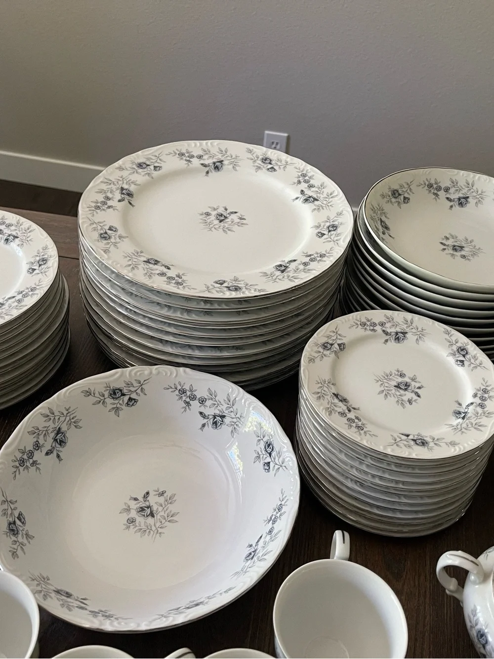 Antique Baroque Bleu by Danielle fine china from Japan